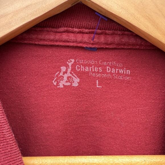 Charles Darwin Research Galapagos Island Turtle Red T-shirt Size Large - Picture 3 of 6